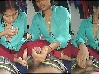 The girlfriend of the neighborhood came to the boyfriend's house at night and took out the water from the penis with her ha