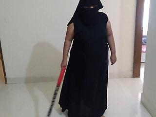 35 Year Old Indian Muslim Neighbor Stepaunty Fucked While Sweeping the House