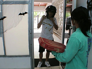 Domiciliario accepts a fuck in exchange for pizza l