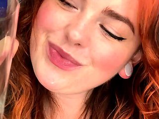 amateur redhead washing her pussy in the tub show the