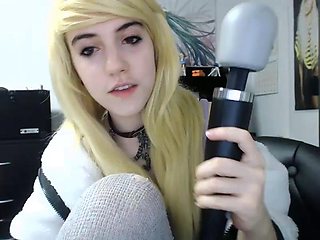 Amateur Webcam Cute Teen Plays Solo with Big Dildo