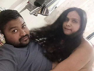 Desi Indian Bhabhi Homemade Cowgirl Riding - Horny Marathi Couple Amateur Sex