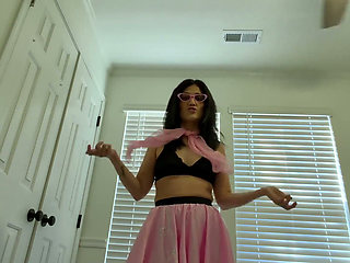 Devyn's Sultry '50s Giantess Fantasy 4K POV Tiny Thrills Awaits!