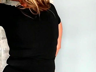 I love to dance. Have a happy Thursday！