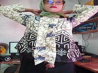 Sexy Hijab Shemale Masturbates Her Hard Dick