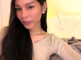 Japanese babe going solo