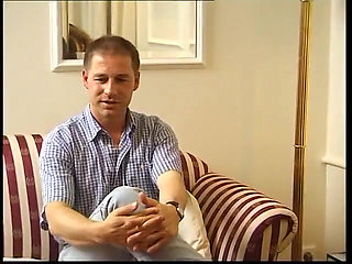 Mature slut comes to casting to blow a dick