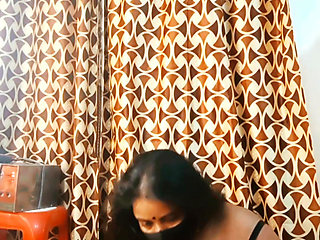 Slutty boudi fingering her big juicy pussy