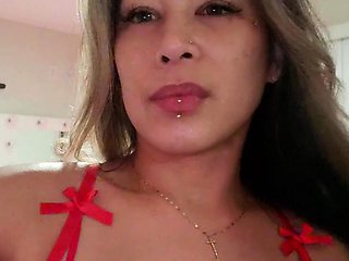 Webcam of skinny Asian with beautiful face and pussy