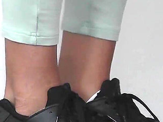 While Nomi Is on the Phone, the Slave Has an Orgasm