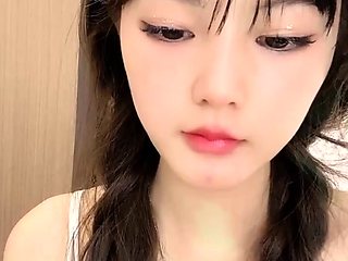 Amateur Webcam Cute Teen Plays Solo