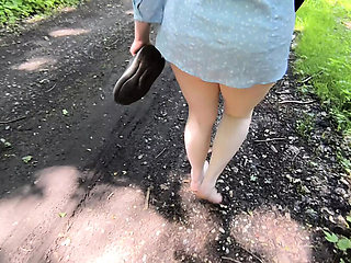 Bouncy Tits Outdoor Training: Public Vagina Slapping for World Record Domination