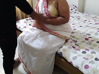 Neighbor Stripping Her Saree & Fucked in Bed - Indian Desi Stepaunty