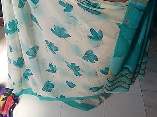 Big MILF Aunty Saree Wearing