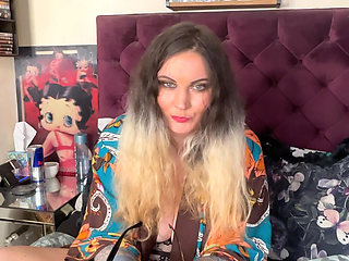 Kinky Whore Tries on Her New Glasses Ready for Geeky Content