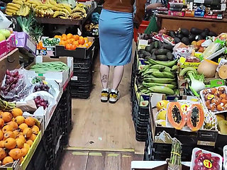 Stepmother Nimfomaniac Does Double Penetration with Vegetables!