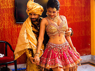Raja apni sauteli beti ke sath dance ka enjoy karte karte choda
