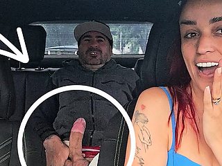 Motorista de app flagra passageiro se masturbando durante