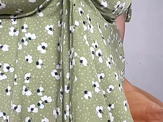 Young young mama shows off her perfect body