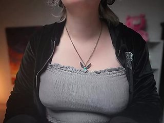 Blonde solo jerking off