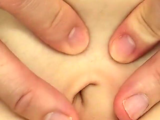 (en) Yuki Makimura Wants to Show You Her Belly Button.