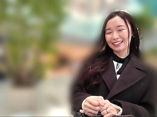 虎ノ門にてハイソな奥様強行ナンパ！白桃のような美しいお尻