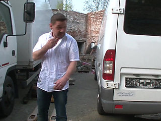 The mature horny lady fucks with the track drive in her car