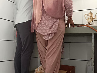Rasoi mein bhabhi ji ke sath masti