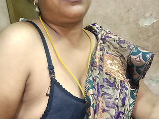 Delivery boy aunty seduces him and gets excited video