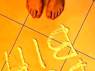 Solo masturbation and the foot fetish