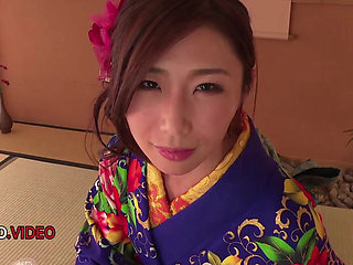 Ayumi Shinoda Giving Amazing Blowjob While Wearing Seductive Kimono On Cam