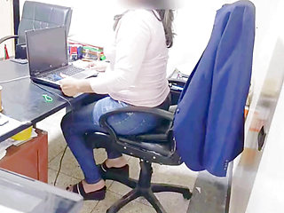 I finally got my coworker to fuck me in my office parte 1