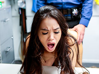 Backroom quickie with Asian mom