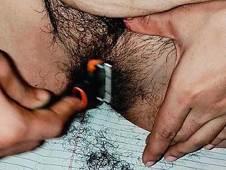 Indian bhabhi ne chudai krwai aur phir apni chut ke baal safe keya