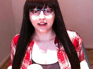 Amateur webcam babe showing her sexual goods