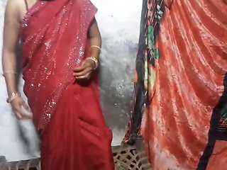 Red Sari Wali Bhabhi Ko Bur Me Ungli Kar Diya