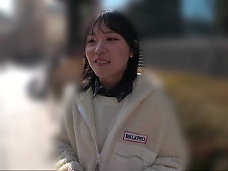 清純派アイドル級の可愛い子ちゃんをナンパしてみた！緊張もあってオドオドしてたけど