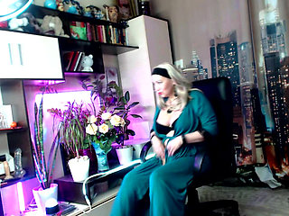 Aimee Hot MILF at the beginning of her webcam career a few years ago-3! Hot dances and anal masturbation...))