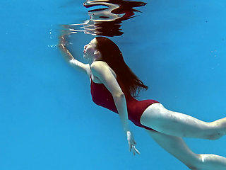 Hot mixed race teen Fernanda Releve swimming naked