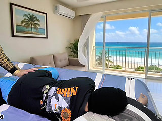 Bokep Indo Janda Sange Minta Dientot Kurir Paket mantab cewe nya