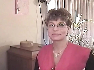 Mature MILF Gives Sloppy Blowjob and Takes Creampie