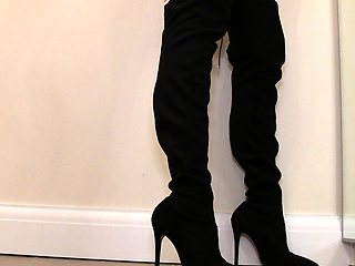 Amateur Foot Fetish Girlfriend Sucks and gives a Footjob