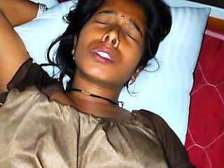 Stepsister sex - Meri chhoti sharma rahi he, kiv ki vah pahli bar kar Kari he, uski pyasi chut me mene Aaj finally land dal diya