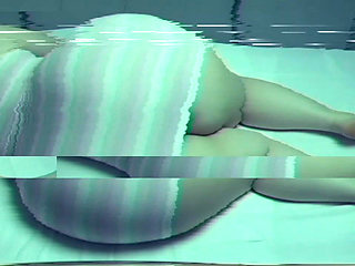 Big-bootied Woman Shopping in Rich Leggings