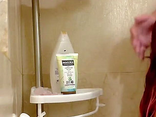 Fucked My Plumpy Wifey Under the Shower