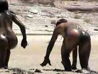 Close up MILF masturbation