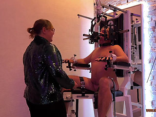 Dominatrix Mistress April - Dungeon entry