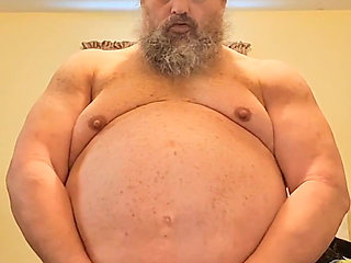 Big Guy Bates and Cums