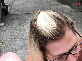 Amateur Blonde MILF Ashley Mason Gets Live Outdoor Facial Cumshot