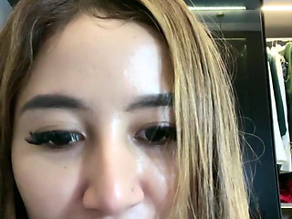 A Beautiful Woman Who Likes To Be Pampered By Her Boyfriend Is A Celebrity